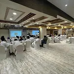 Meral Crown Hotel