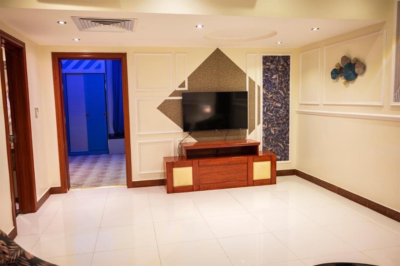 Meral Crown Hotel